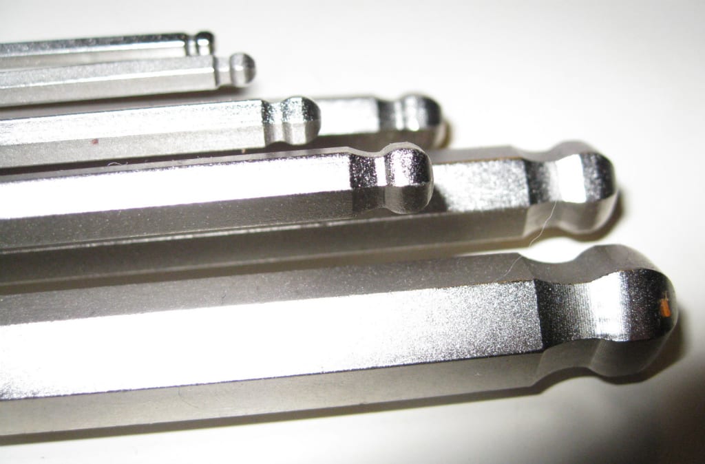 Allen_wrench_with_ball_end_1