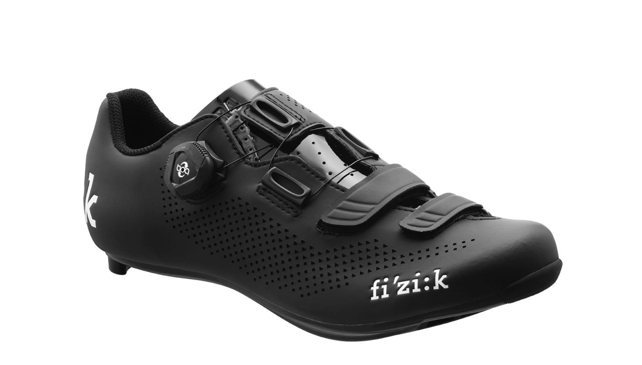 r4b_black_blackglossy_3quarter_white