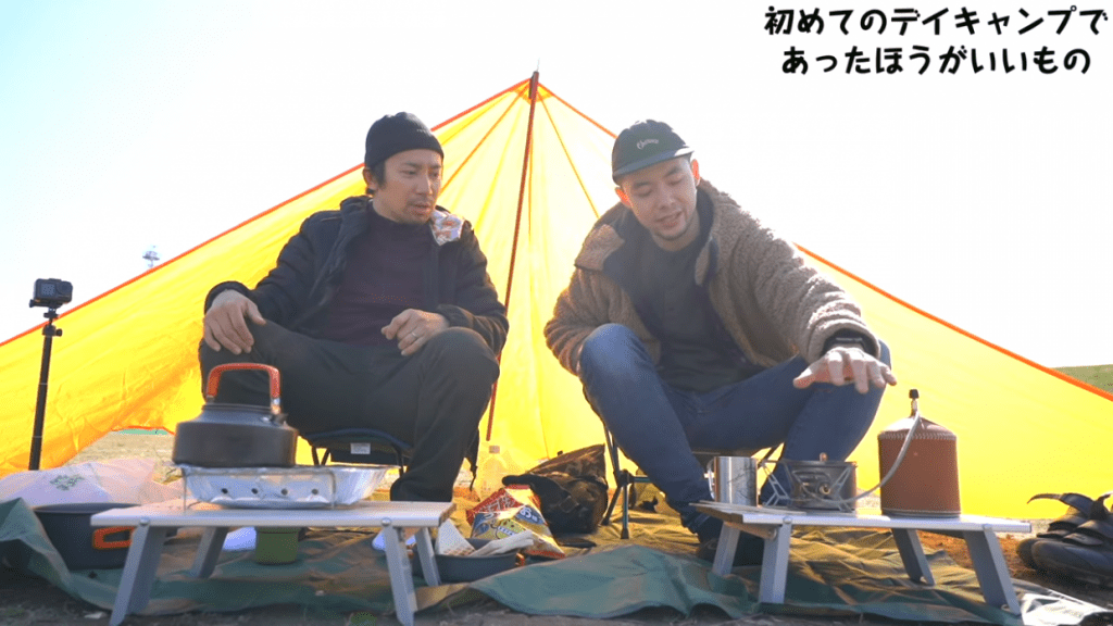キャンプ用のコンロとガス缶