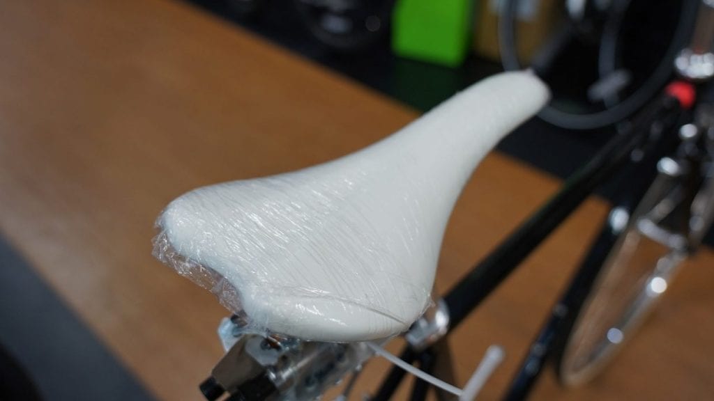 白いサドルが美しい