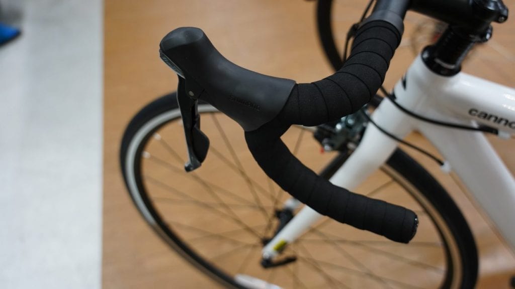ロードバイクのデュアルコントロールレバー