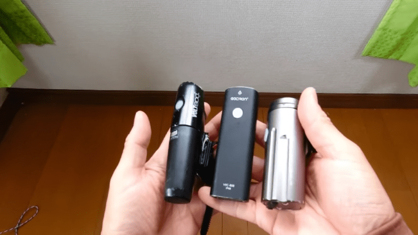 (左)CAT EYE VOLT800 (中央)Gaciron V9C-800 (右)LifeLine-Pavo モーションフロントライト900lm