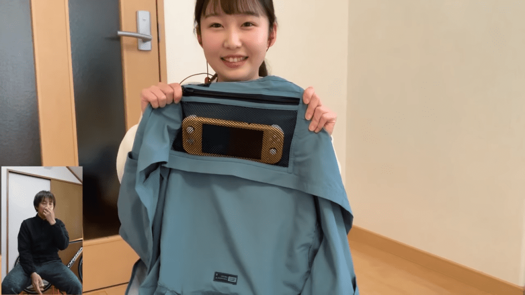 Switch Liteはチャック部分にも入ります。