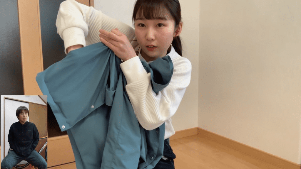 サイドのポケットはかなり深め。手を入れたら手首までうまります。