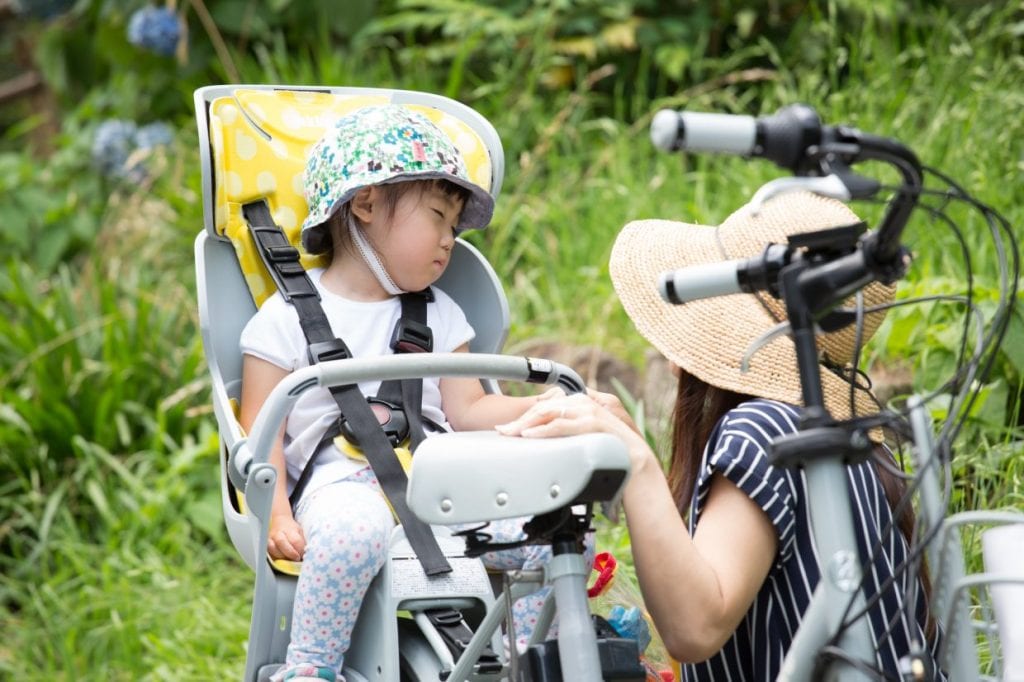 子供が眠ってしまってもヘッドレストがあれば頭を支えてくれる