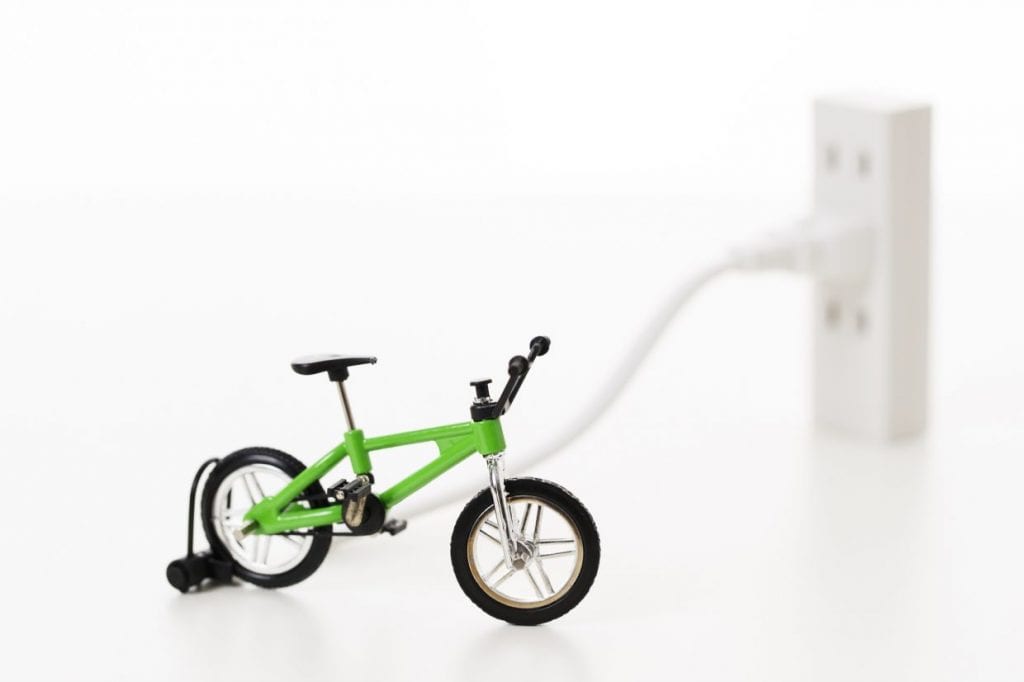 電動アシスト自転車 充電（イメージ）