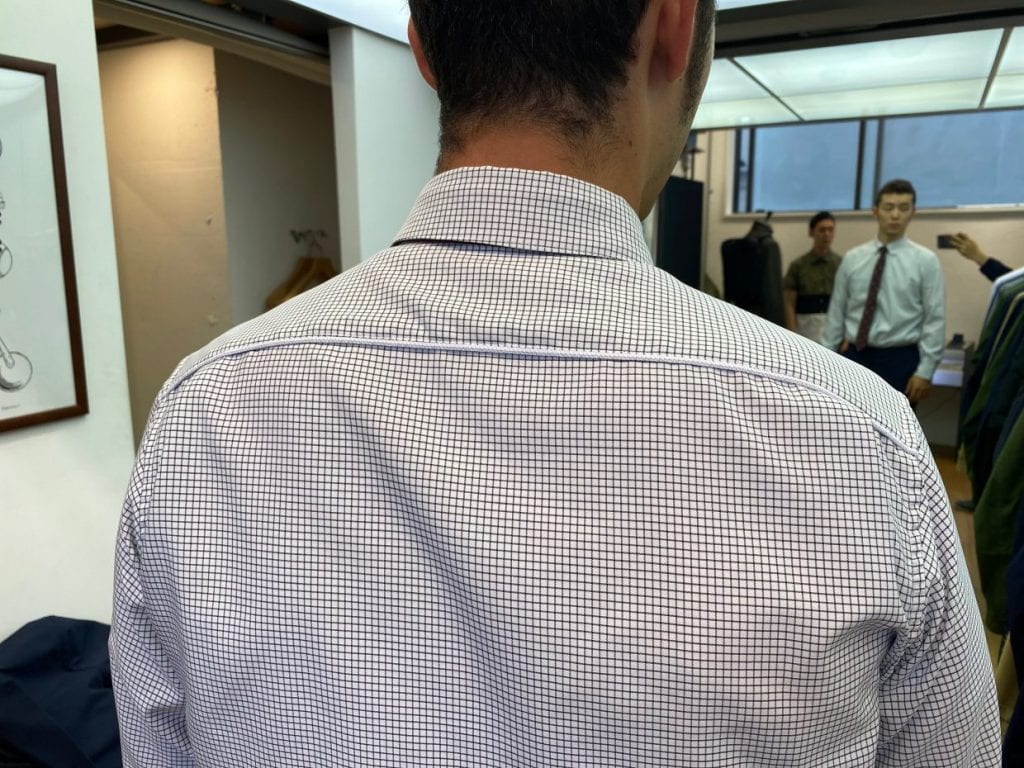 背面のラインには同色のリフレクターテープをデザイン