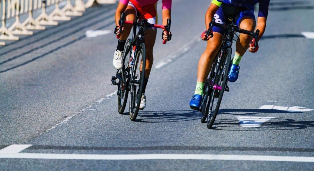 「レースに出るために速くなりたい!」「ヒルクライムでタイムを縮めたい!」というような場合には、足回りのアップグレードも並行して実施することが大切。