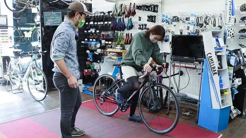 ブレーキを握ってはめやすい場所を探す