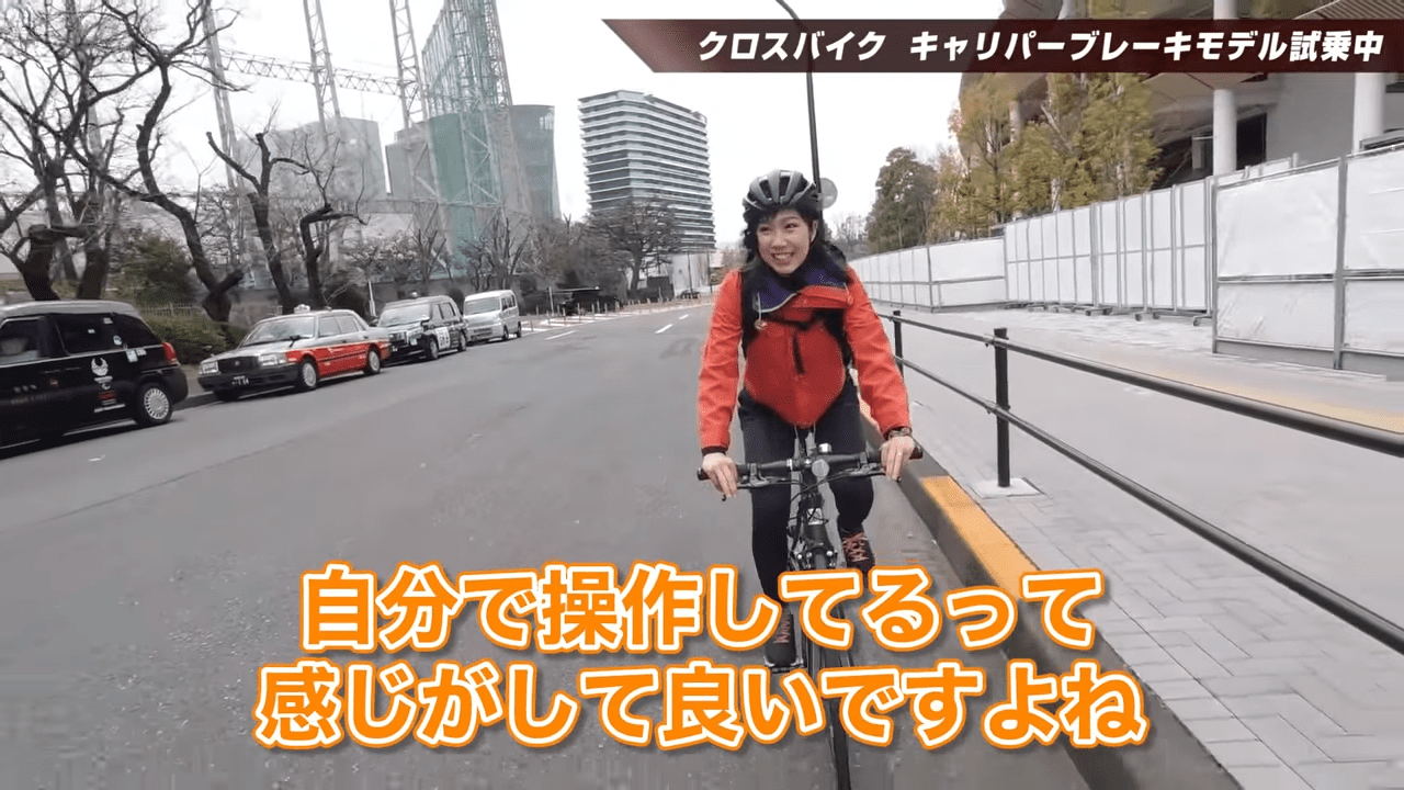 リムブレーキはブレーキの動きが上から見えるので、操作感を味わえるのもメリットのひとつ。