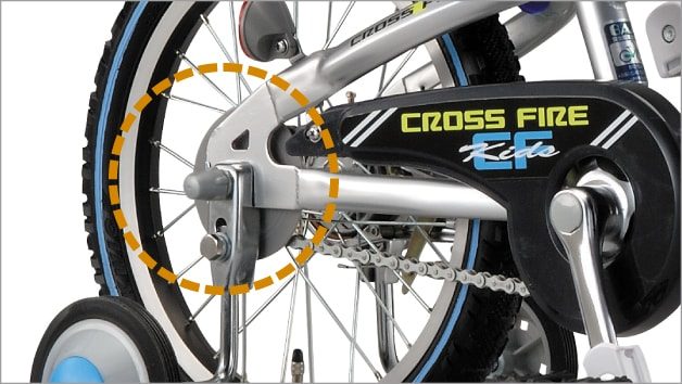 ブリヂストン キッズ向け自転車の「簡単着脱サイドホイール」は、車輪をはずさなくても簡単に補助輪を取りはずせる