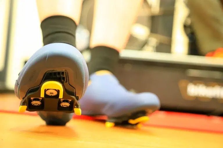 初心者にも人気のSPD-SLシューズ、シマノのRC3。 Photo: 神楽坂つむり