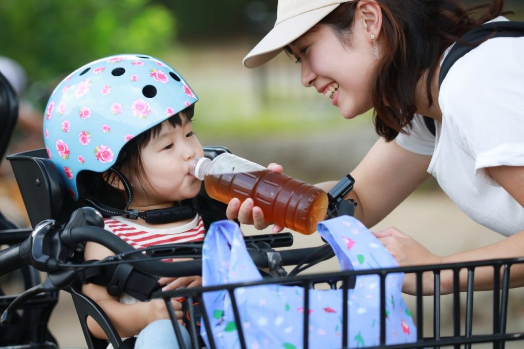 夏の自転車は子供とママ・パパの日除け対策が必要になる