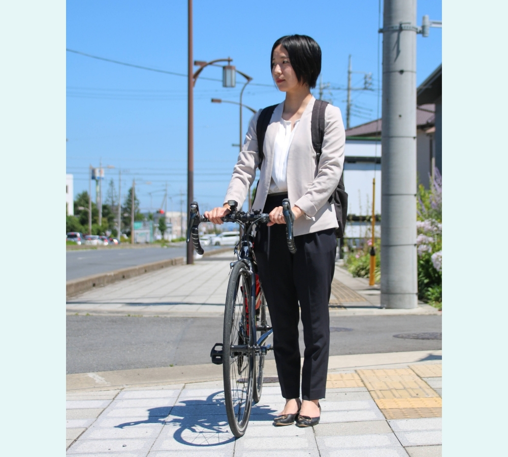 女性 ロード スーツ 仕事 服装