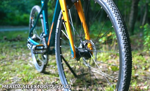 オフロード走行に最適な太いタイヤ