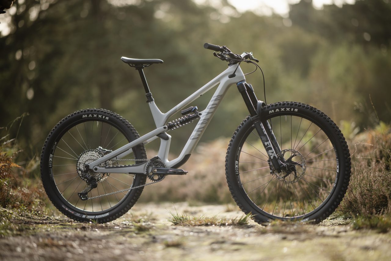 Photo 2 スペクトラルファミリーにマレット仕様が加わりました。CF 8 CLLCTVは、完璧なトレイルライダーです。Copyright: Canyon Bicycles