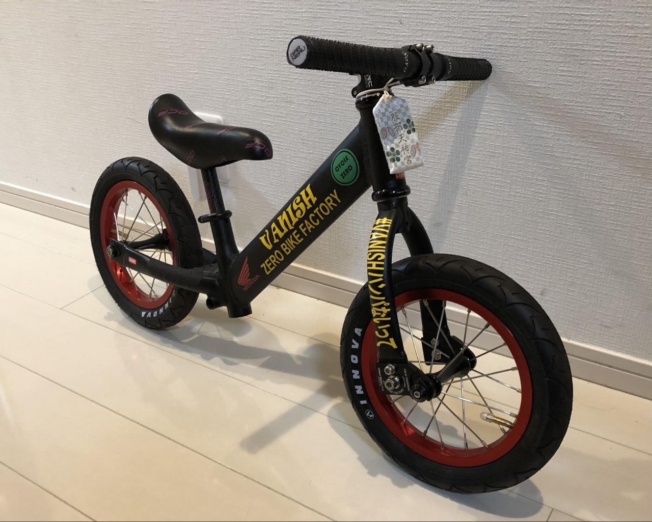 ※車体にステッカーを貼ってオリジナリティを出しています
