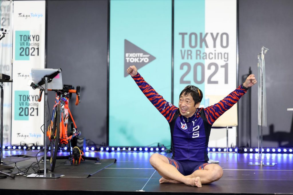 喜ぶ安田さん