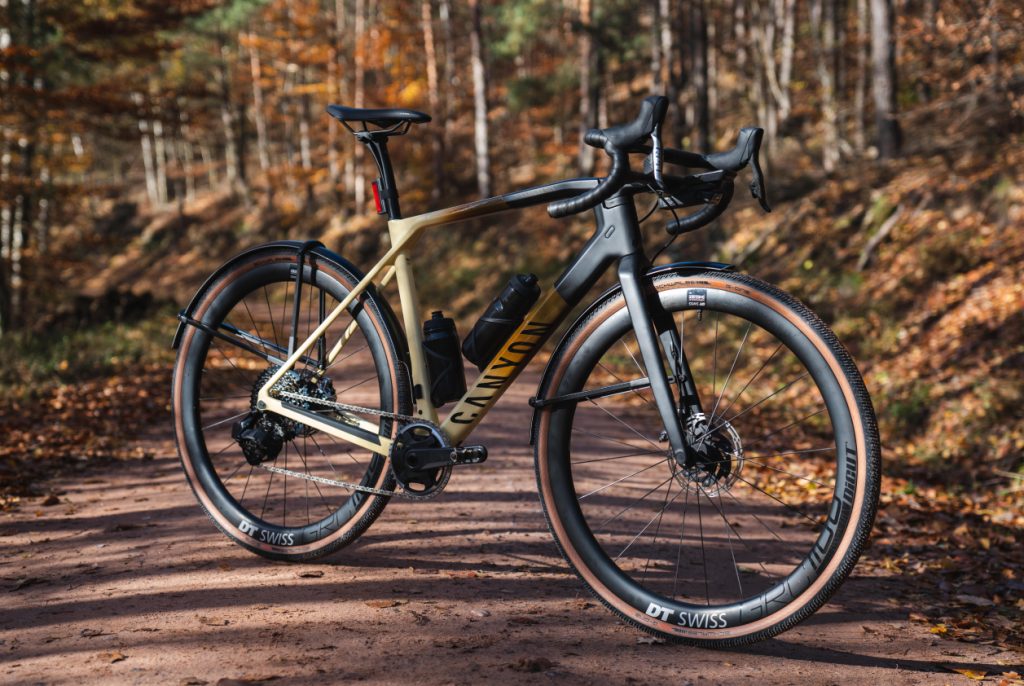 2022 グレイル CF SLX サンドフェードカラー Copyright: Canyon