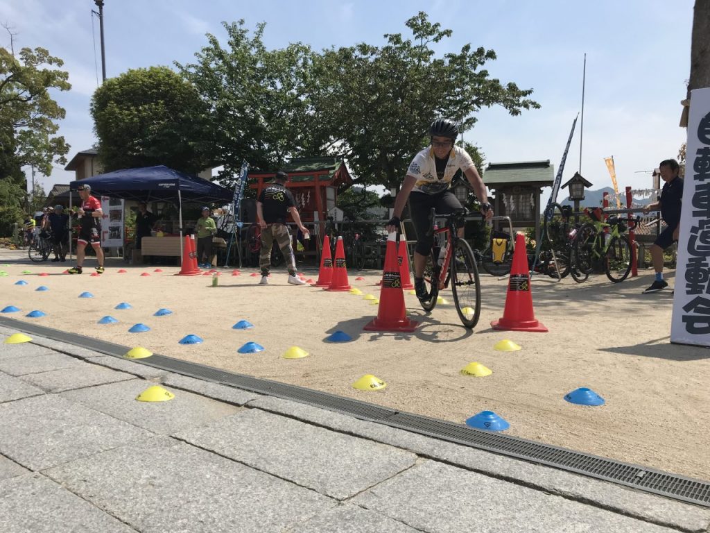 自転車神社境内