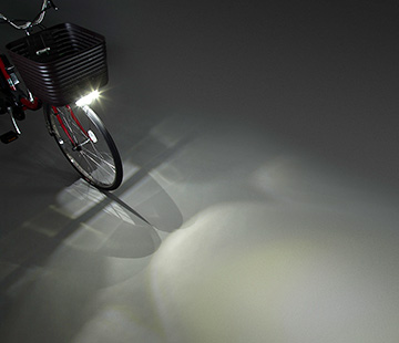 「足も灯4-LED」は前方だけでなく足元も照らせる