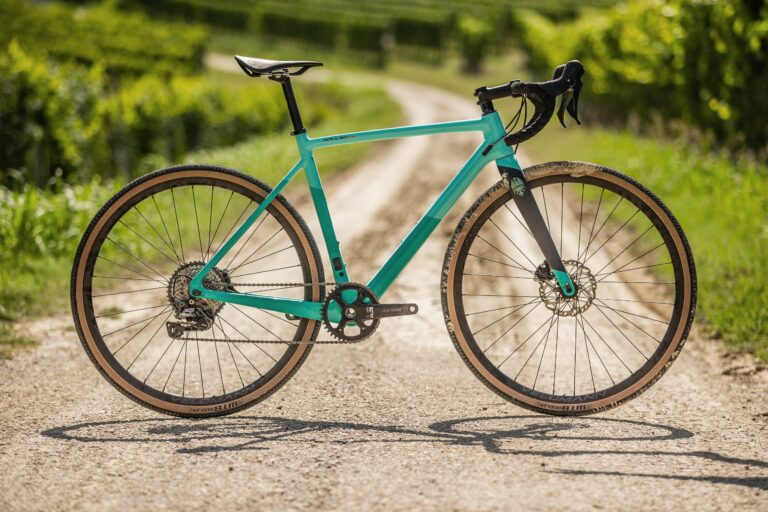 グラベルでもスピードを追求するライダーへ送る「IMPULSO PRO」