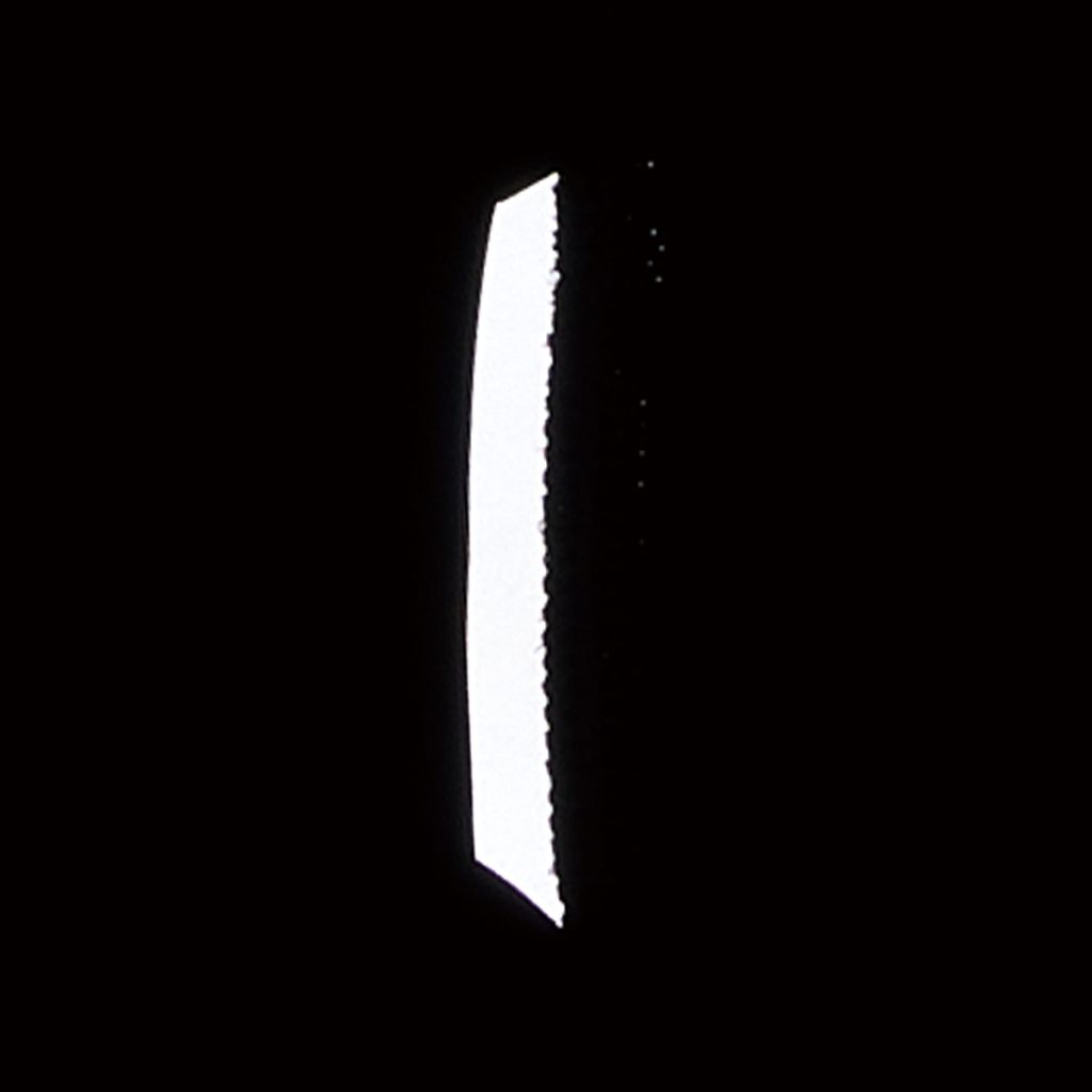 夜間の視認性を確保する両脚後部の再帰反射