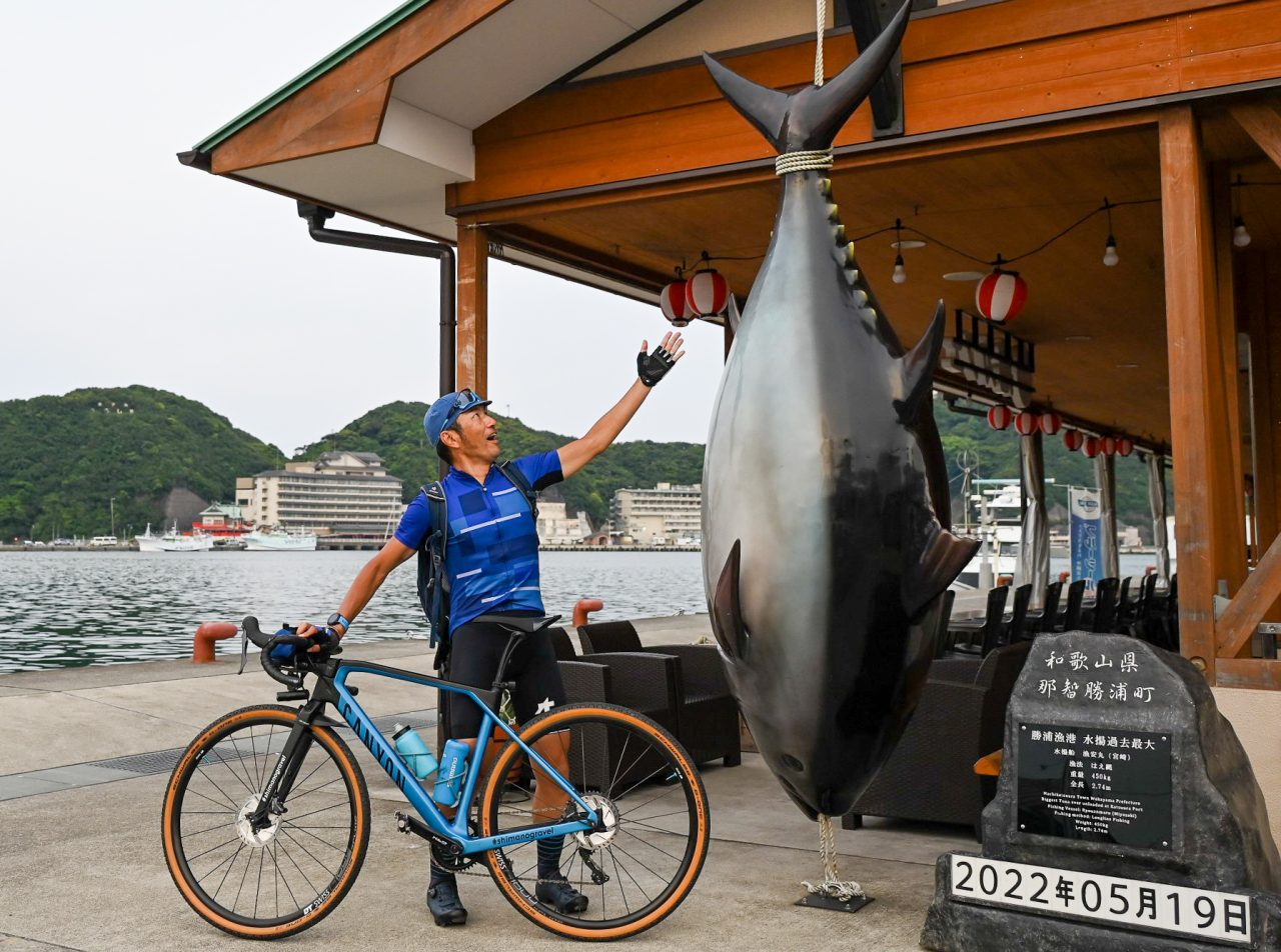勝浦港にあるマグロのオブジェ