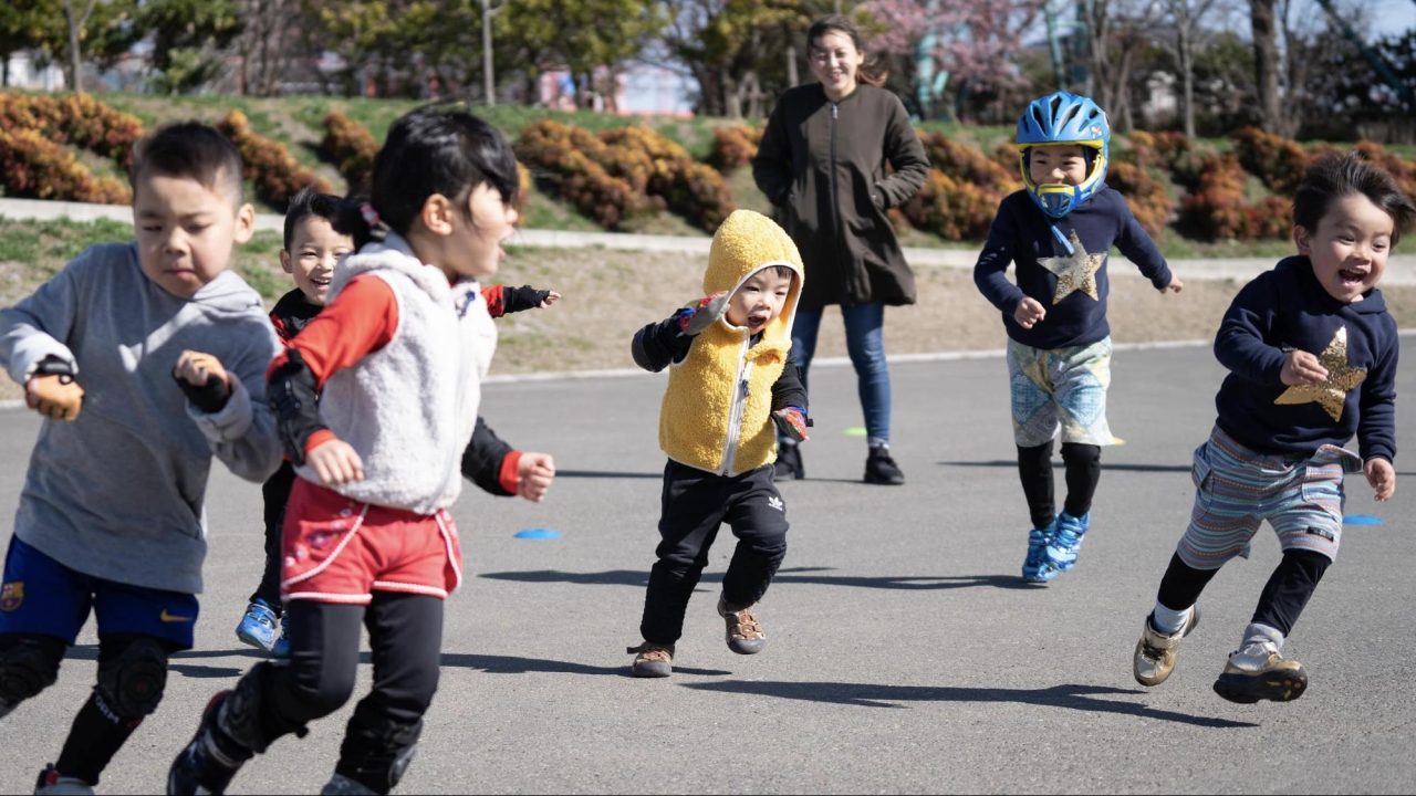 ※鬼ごっこを真剣に楽しむ子供たち