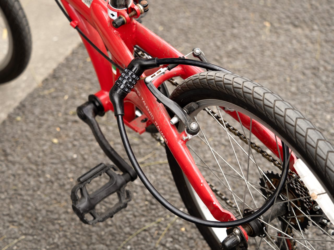自転車を離れる際は必ず施錠