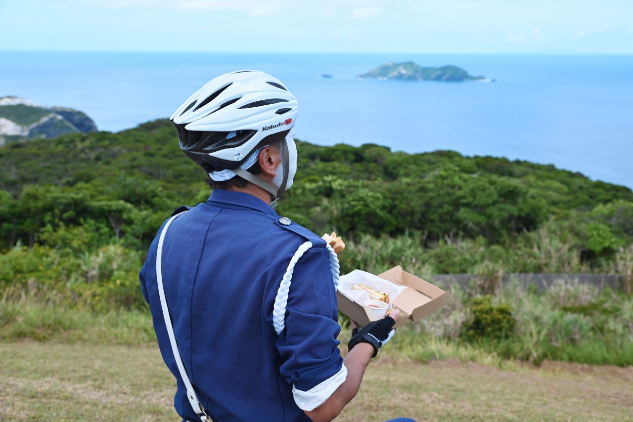 おいしいランチと島の絶景とでお腹と心を満たす