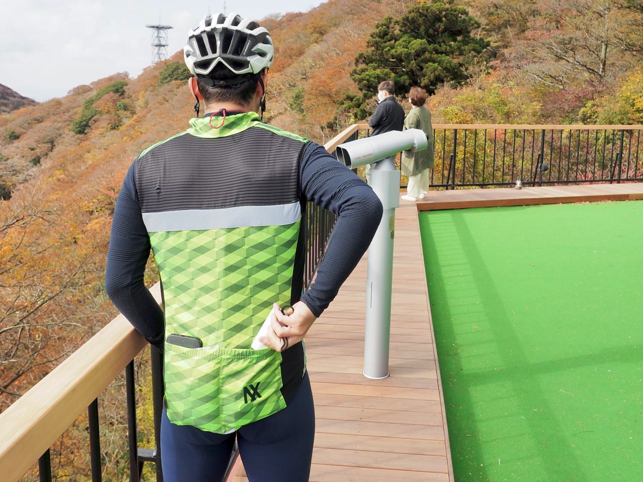ポケットサイズで超望遠を持ち歩ける