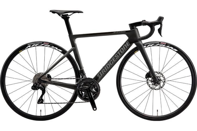 完成車に搭載されるコンポは新型105Di2
