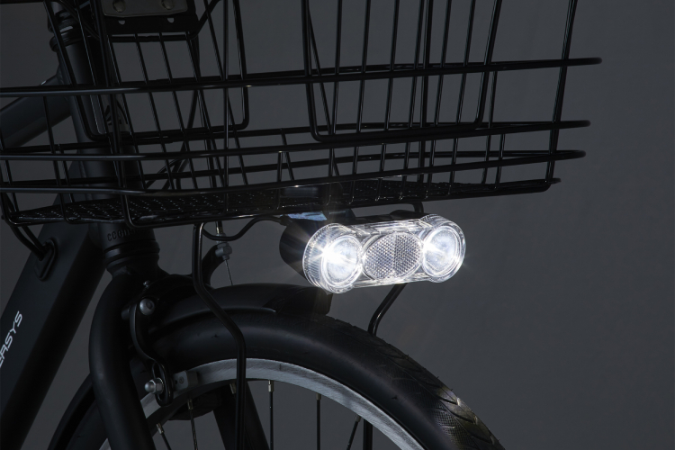 暗い夜道を広く照らす、0.5WのLEDを2灯装備した広角オートライト