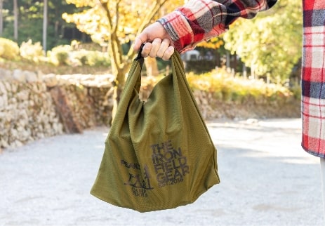 持ち運び時は付属の袋に収納