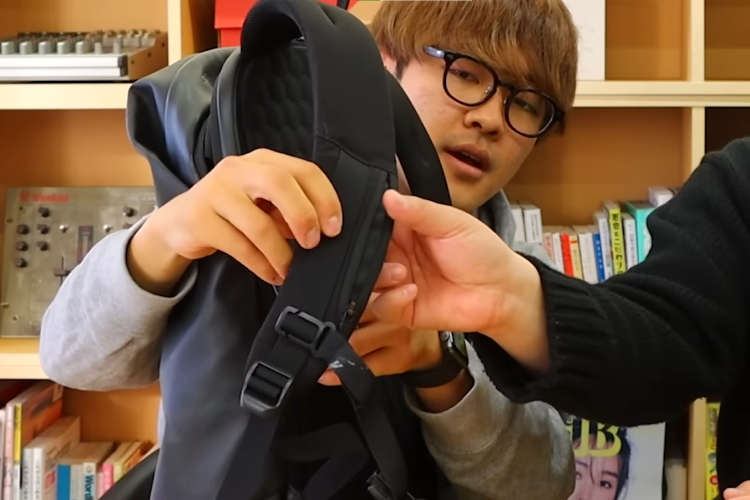 ショルダーストラップ