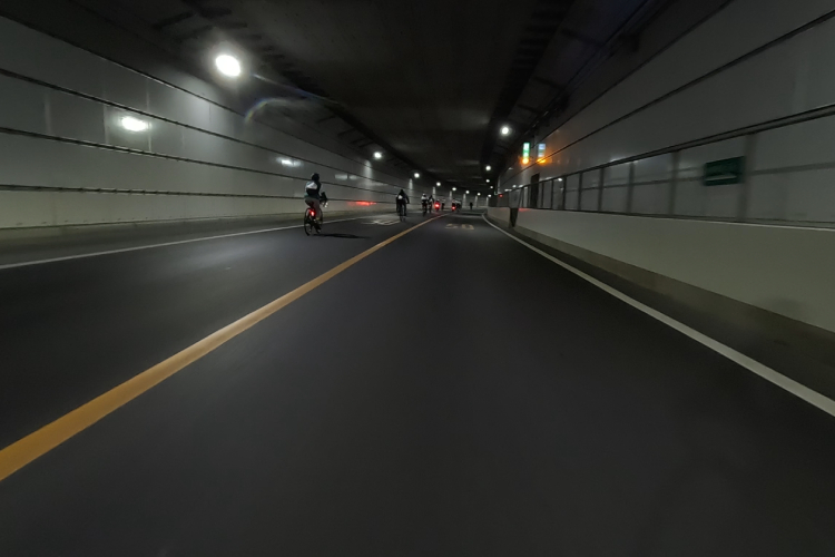 トンネル