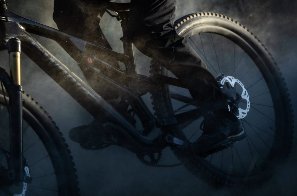 スペシャライズドからまったく新しいMTB×E-バイクが登場！【ケニーヴォSL】