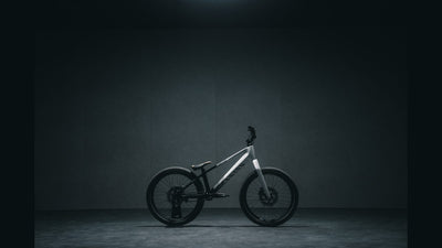 キャニオンとファビオ・ウィブマー、西窪友海がストリートトライアルバイクの歴史を書き換える：新型スティッチ CFR トライアルを発売