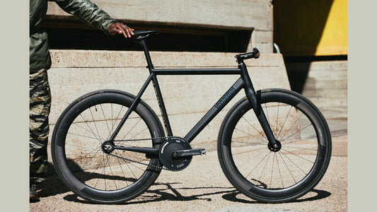 「MAHARISHI」と「Dosnoventa」による世界限定30台のピストバイクが発表