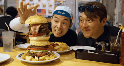 横須賀名物・超巨大「第7艦隊バーガー」のカロリーをロードバイクで消費できるか!?