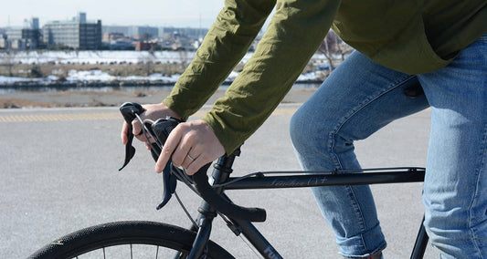 街乗りや通勤で使えるおしゃれな自転車ファッションアイテム18選