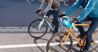 デニムでロードバイクを楽しむためのウェアや小物のカッコいい