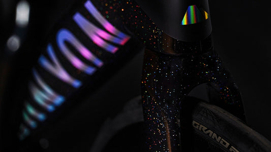 キラッキラのキャニオンは目立ち度MAX！宇宙を描いた『エアロード CFR コスモス』が120台限定で登場｜ #site_title